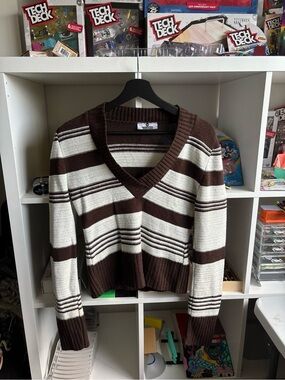 Women’s y2k V-Neck Striped Sweater in Brown and Cream